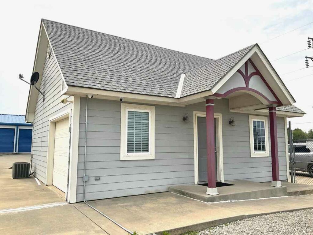 The leasing office at KO Storage in Harrah, OK.